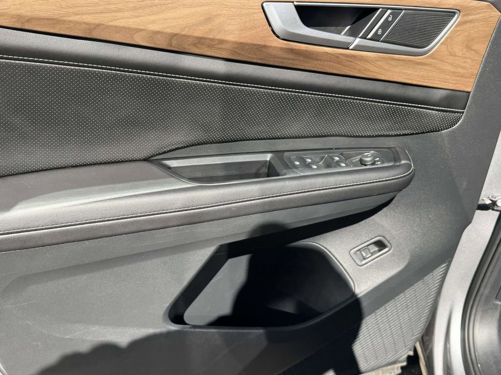 Used 2025 Volkswagen Atlas SE AWD/4WD image 28