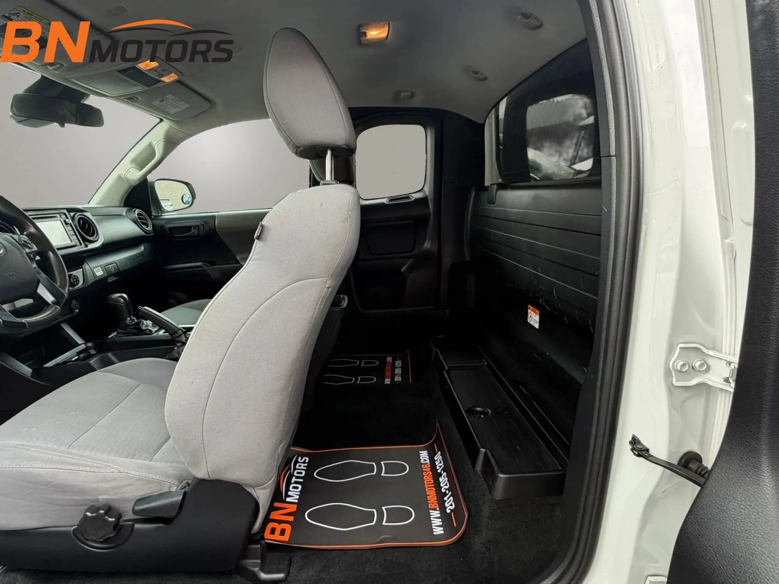 Used 2019 Toyota Tacoma SR RWD image 12