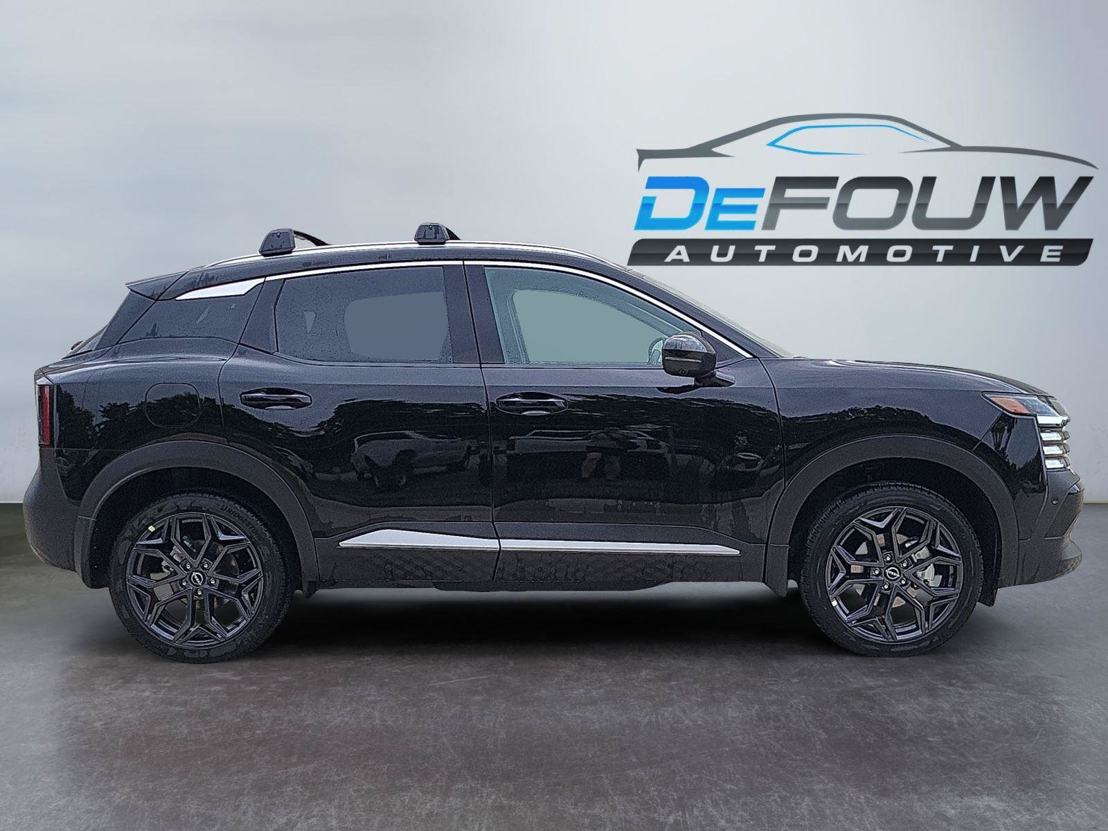 New 2025 Nissan Kicks SR FWD image 2