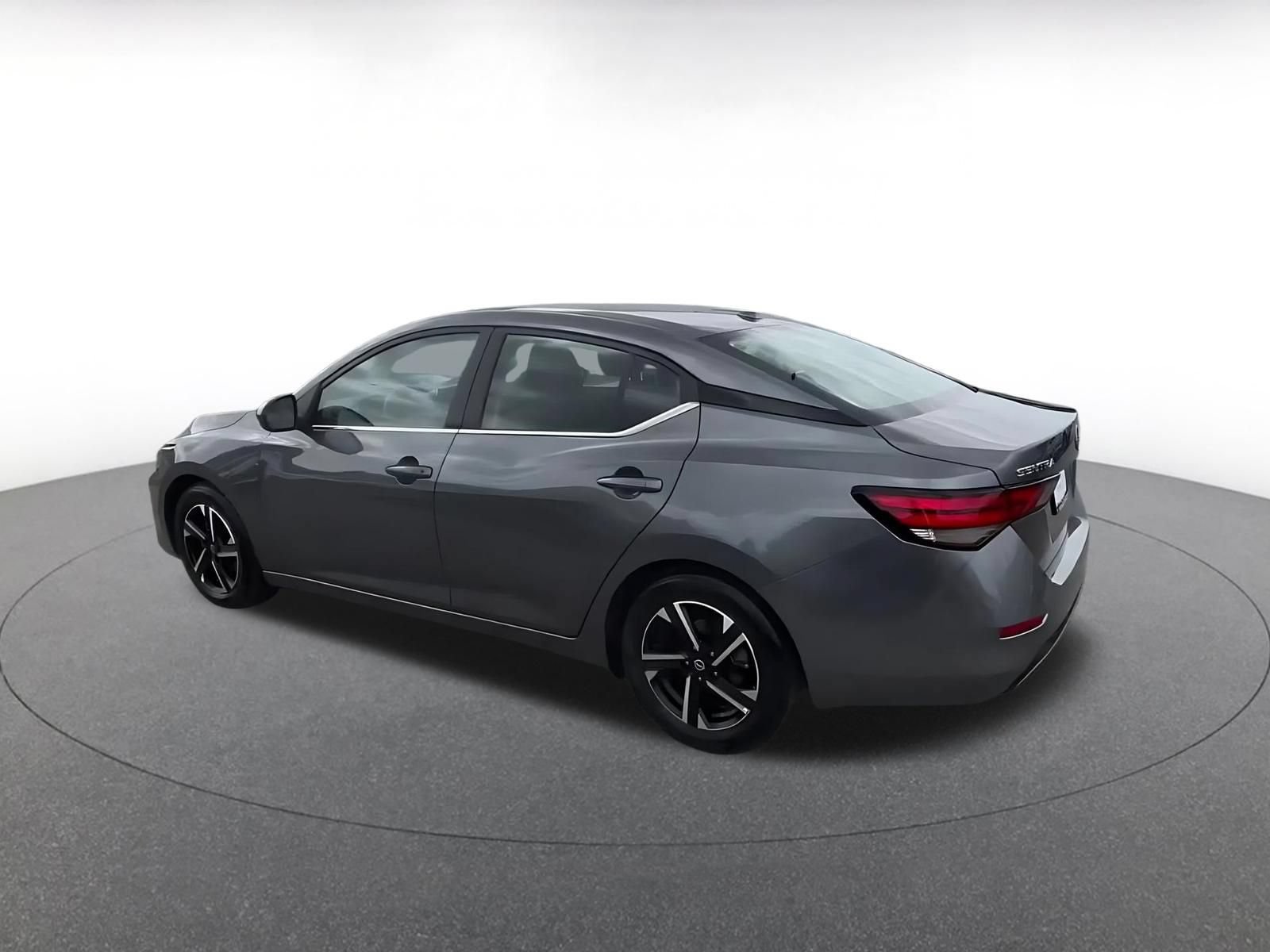 Used 2025 Nissan Sentra SV FWD image 10