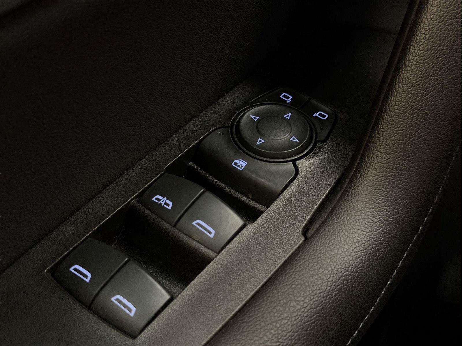 Used 2019 Chevrolet Blazer LT AWD/4WD image 40