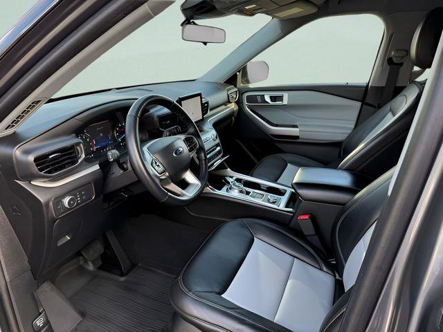 Used 2022 Ford Explorer XLT w/ Equipment Group 202A AWD/4WD image 4