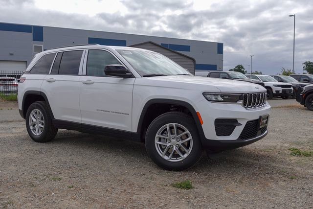 New 2025 Jeep Grand Cherokee Laredo X image 5