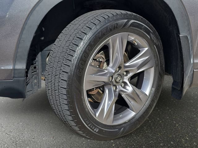 Used 2018 Toyota Highlander Limited w/ Protection Package #3 AWD/4WD image 37