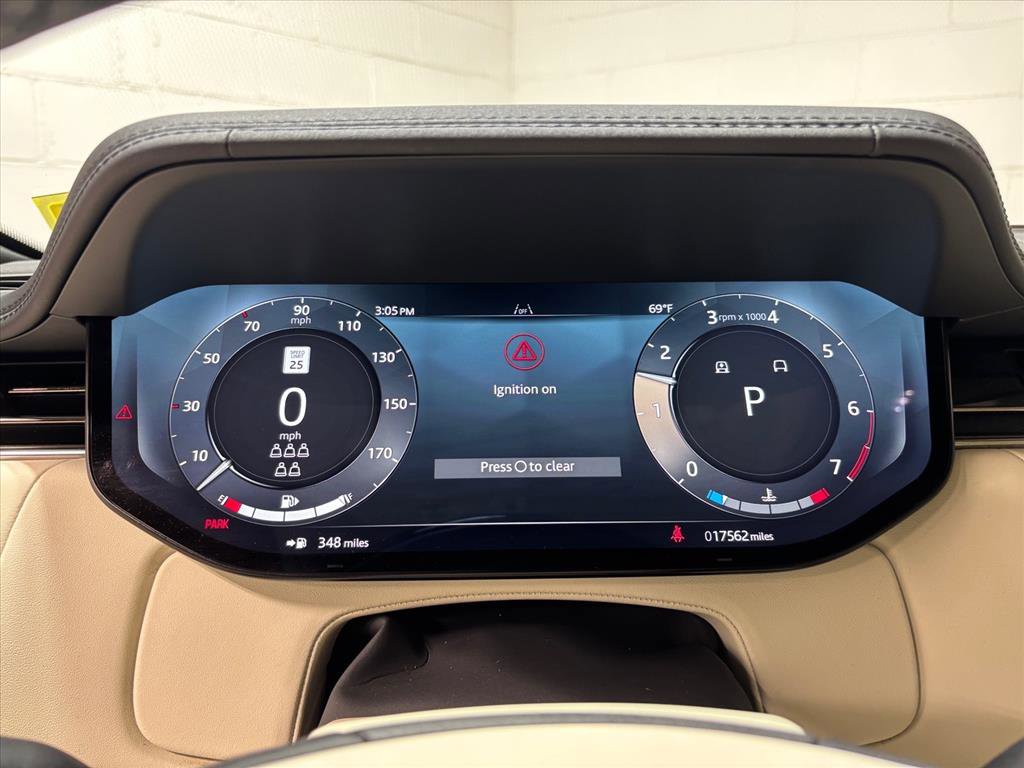 Used 2025 Land Rover Range Rover Long Wheelbase SE image 17