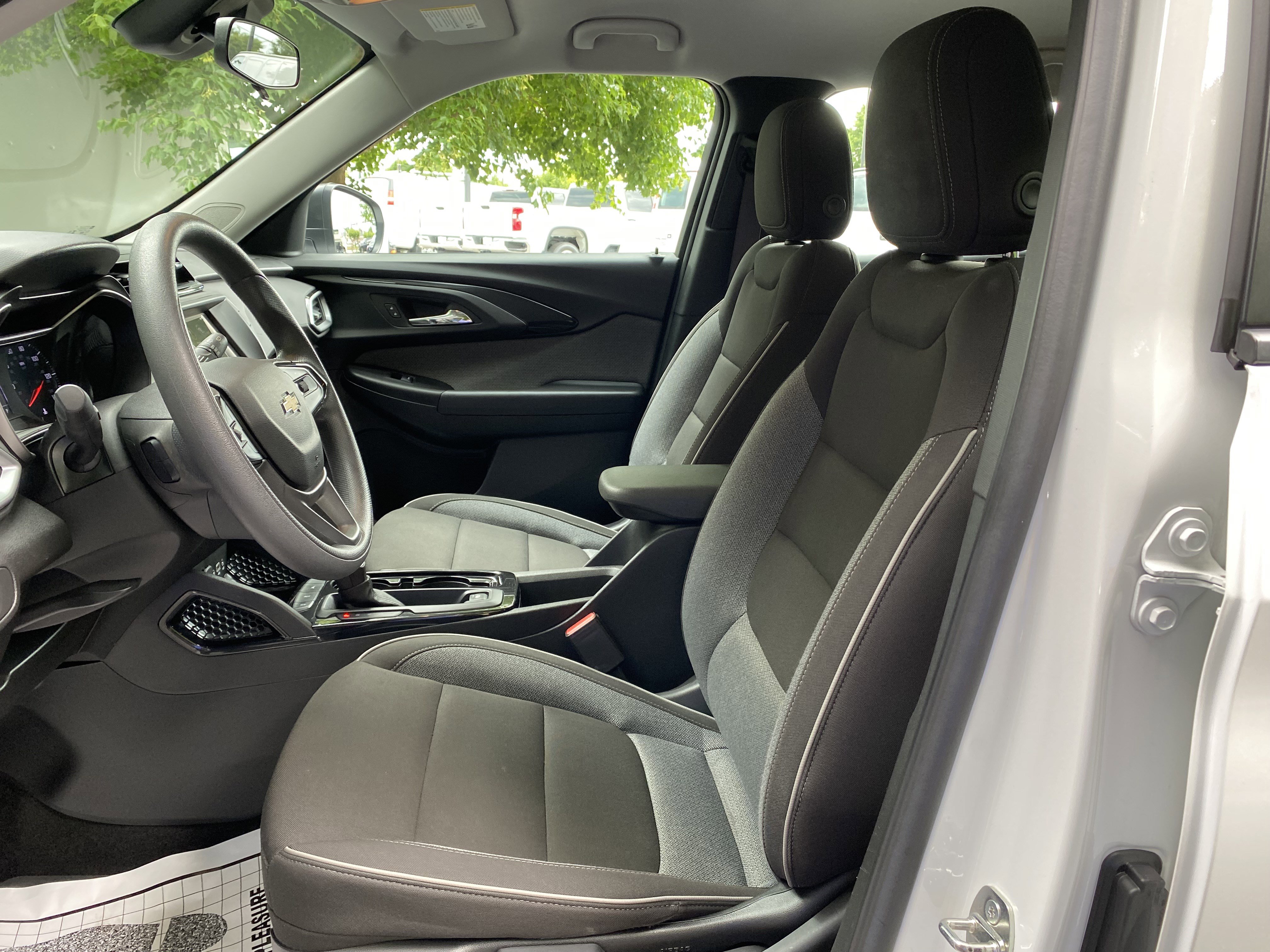 Used 2023 Chevrolet TrailBlazer LS FWD image 32