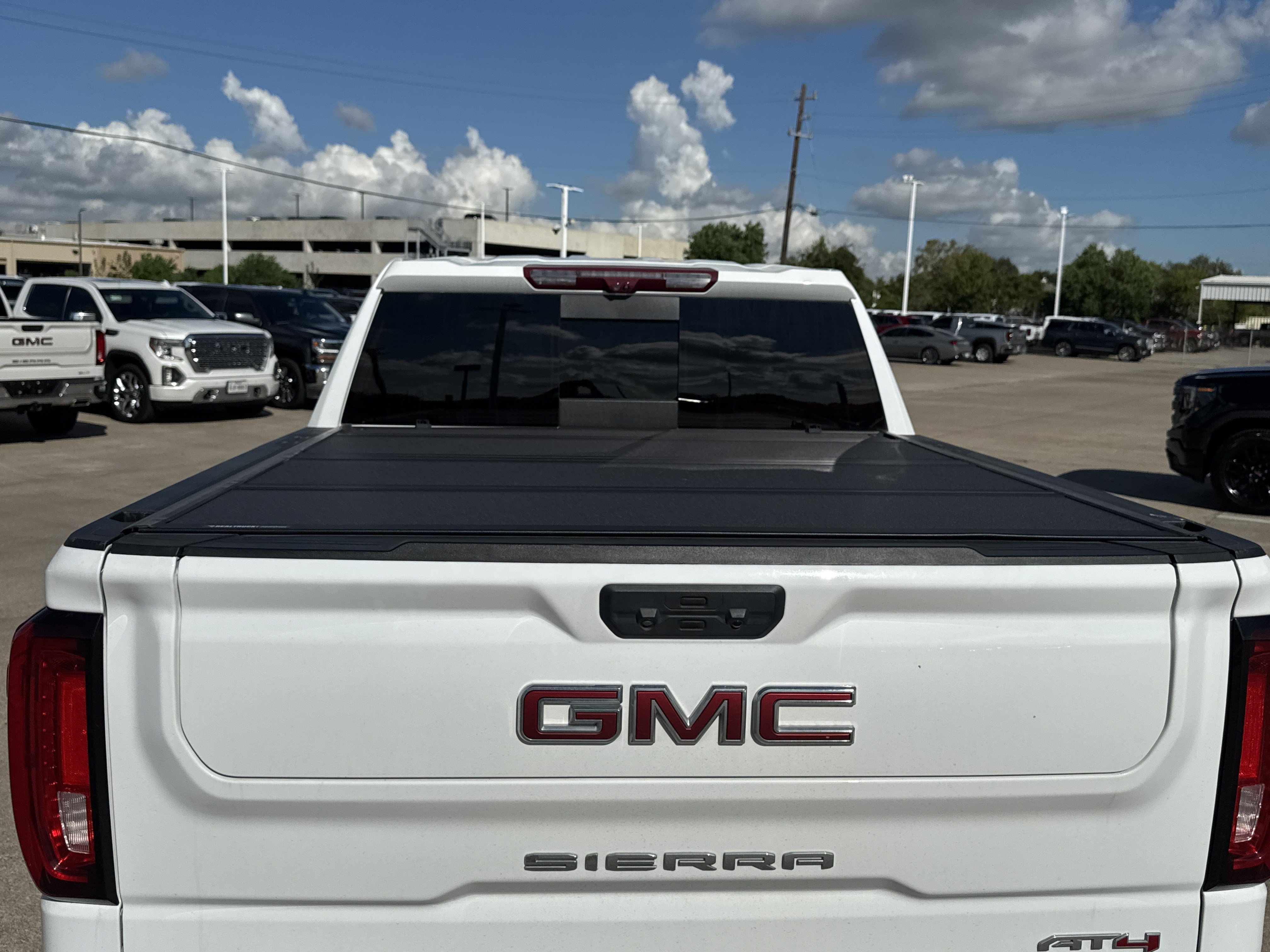 Used 2025 GMC Sierra 1500 AT4 w/ AT4 Premium Package AWD/4WD image 9