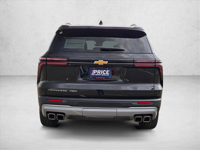 Used 2025 Chevrolet Traverse LT image 7