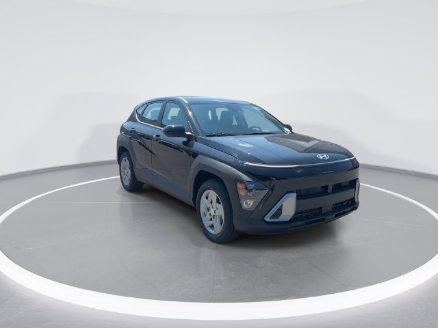 Used 2027 Hyundai Kona SE FWD image 2