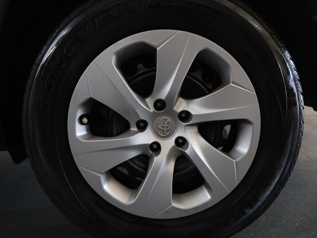 Used 2020 Toyota RAV4 LE FWD image 32