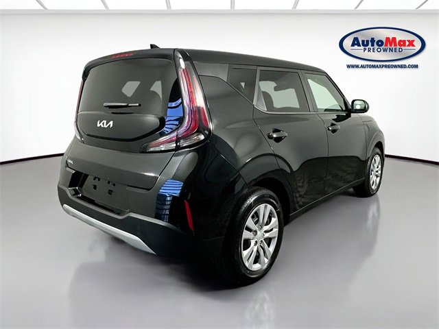 Used 2023 Kia Soul LX image 2