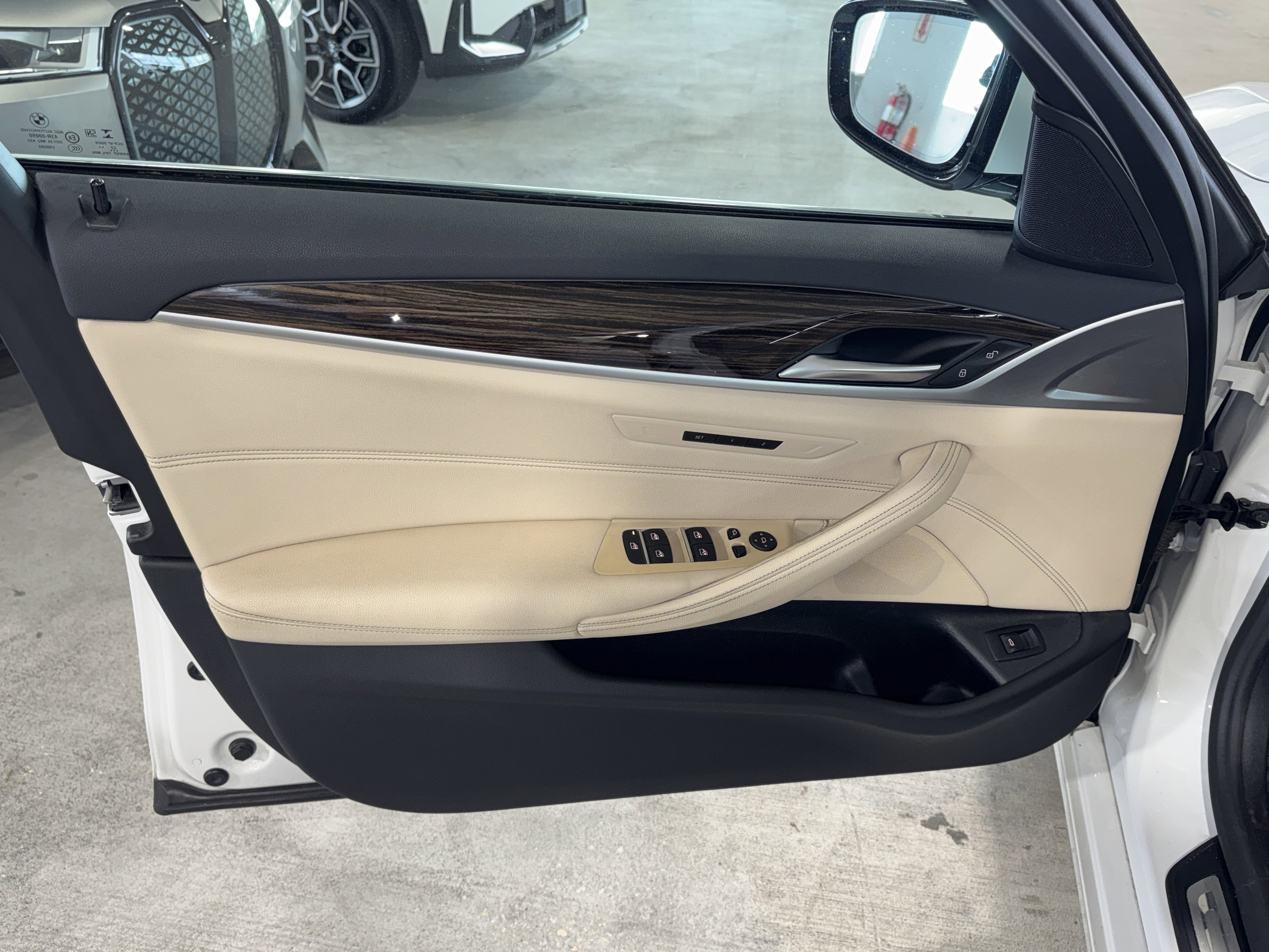 Used 2023 BMW 540i w/ Convenience Package RWD image 19