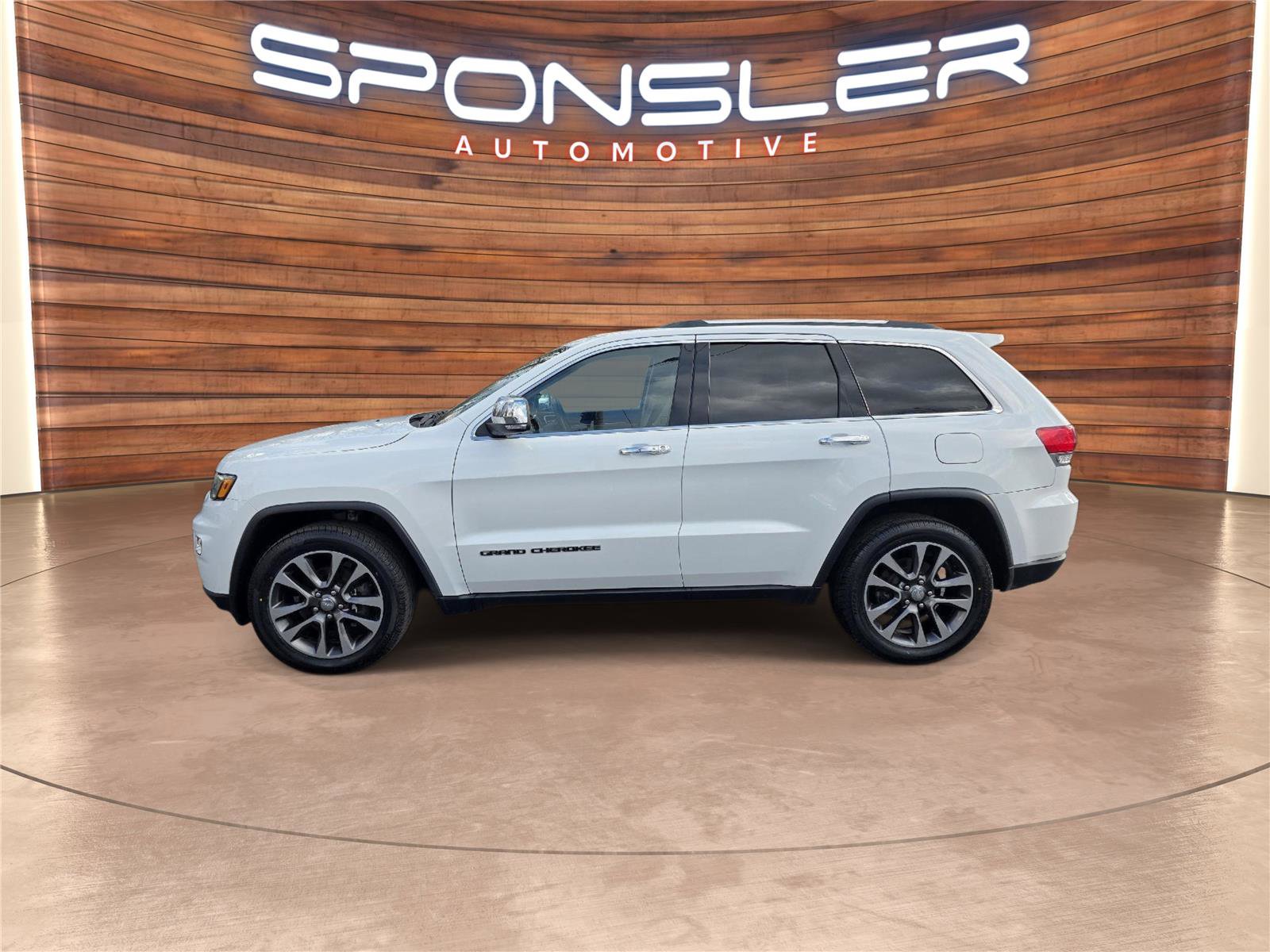 Used 2018 Jeep Grand Cherokee Limited w/ Luxury Group II image 2