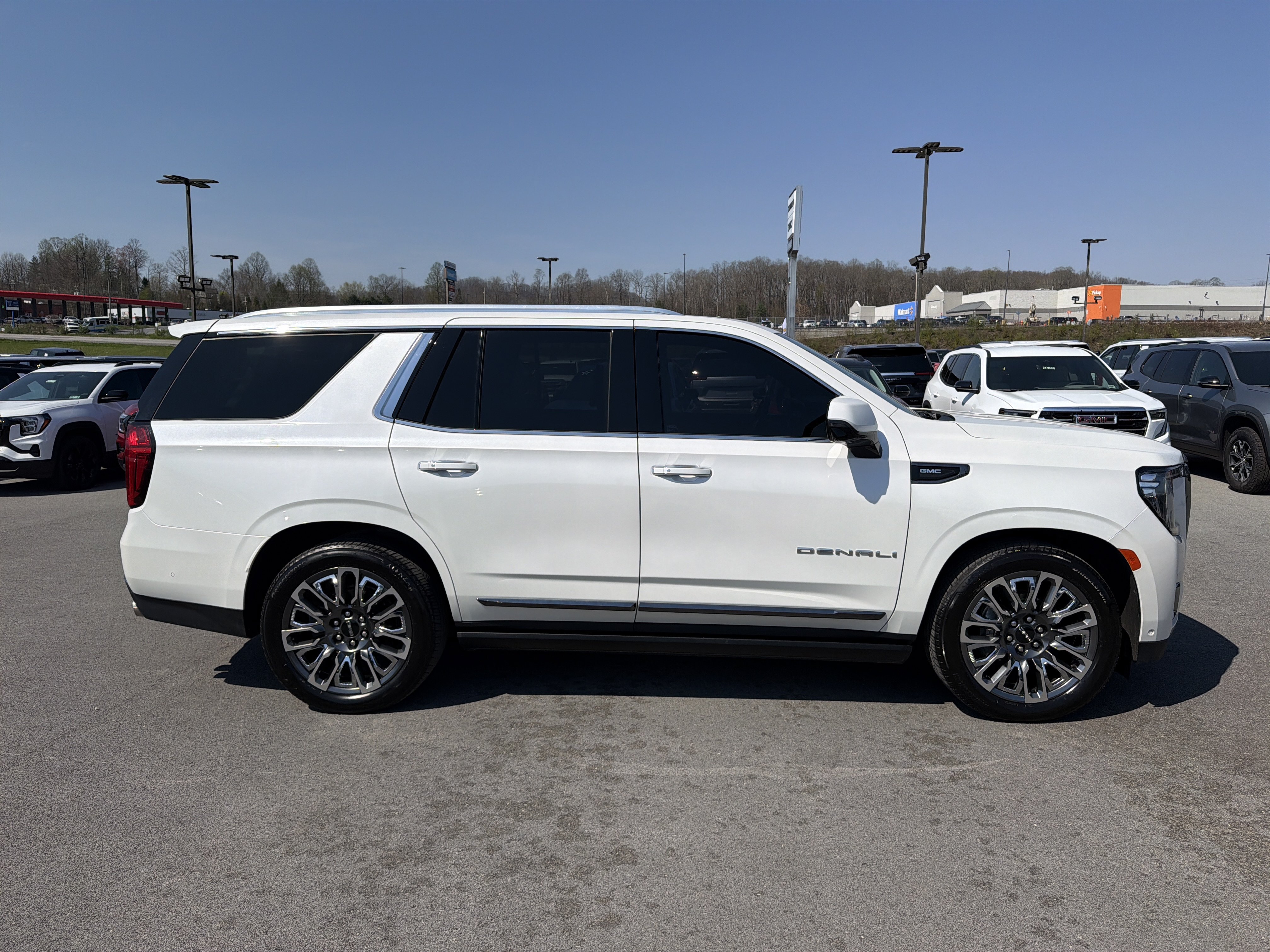 Used 2024 GMC Yukon Denali Ultimate AWD/4WD image 5
