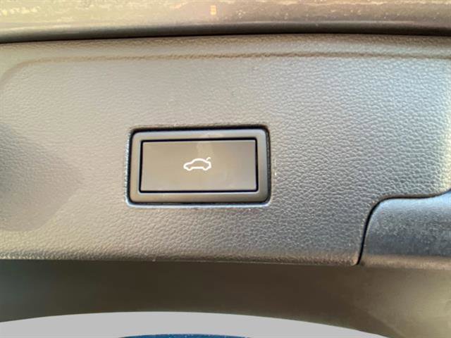 Used 2024 Volkswagen Atlas Cross Sport SE image 13