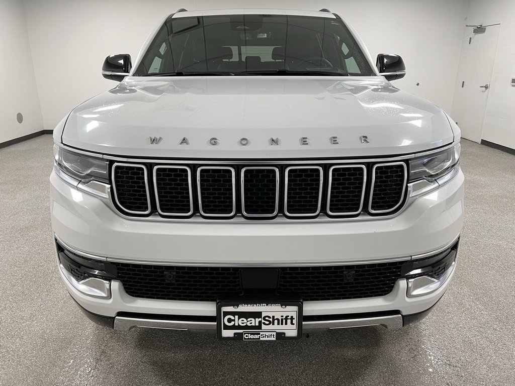 Used 2023 Jeep Wagoneer L Series III w/ Premium Group I image 3
