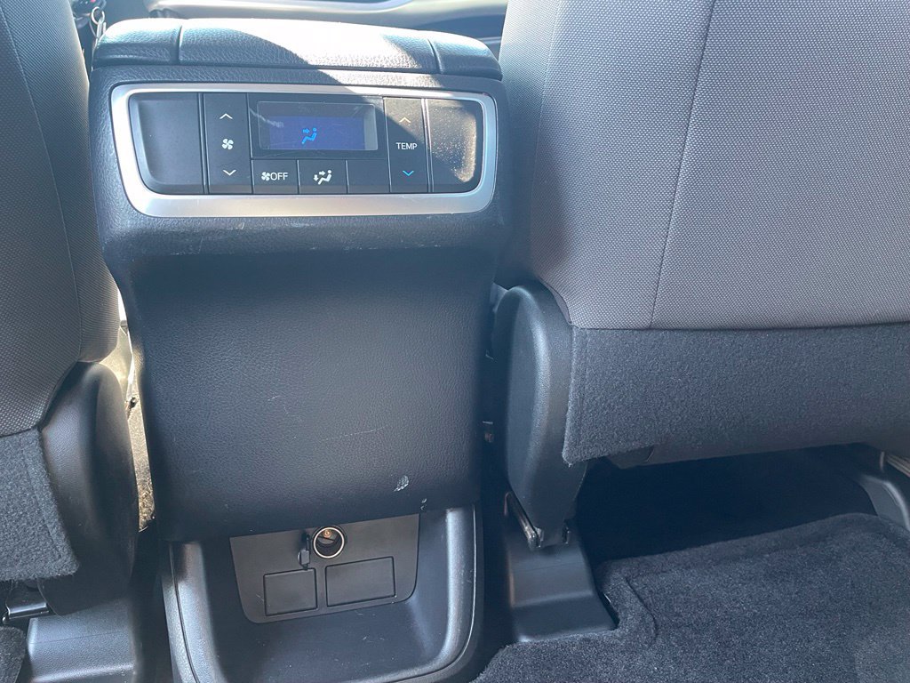 Used 2016 Toyota Highlander LE FWD image 26