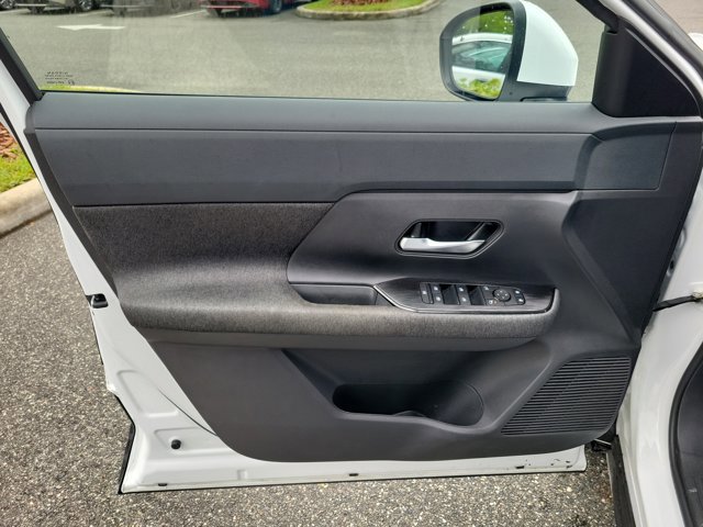 Used 2025 Nissan Kicks SV FWD image 14