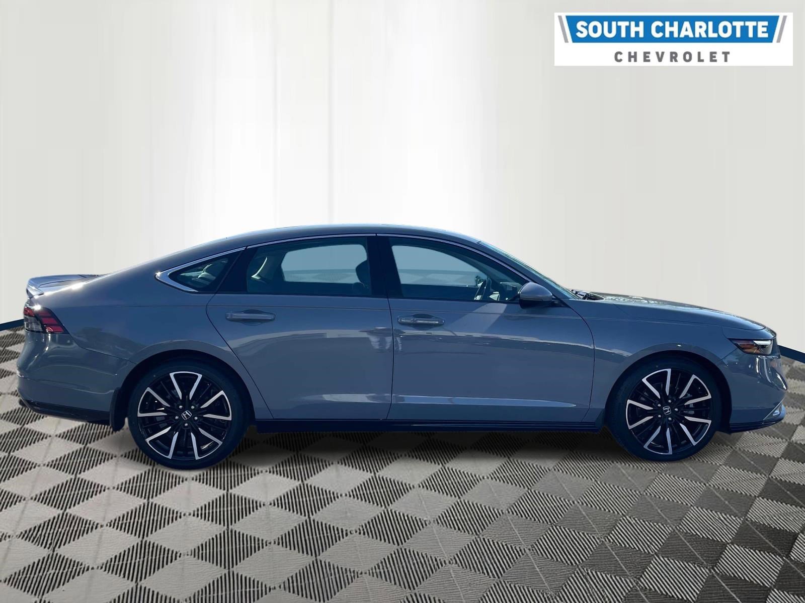 Used 2023 Honda Accord Touring image 4