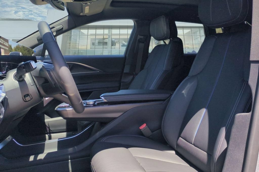 New 2026 Cadillac Lyriq Luxury AWD/4WD image 12