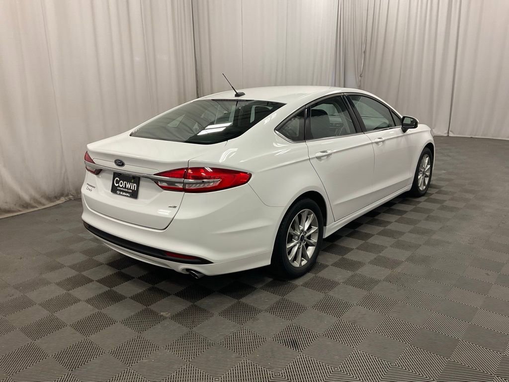 Used 2017 Ford Fusion SE image 3