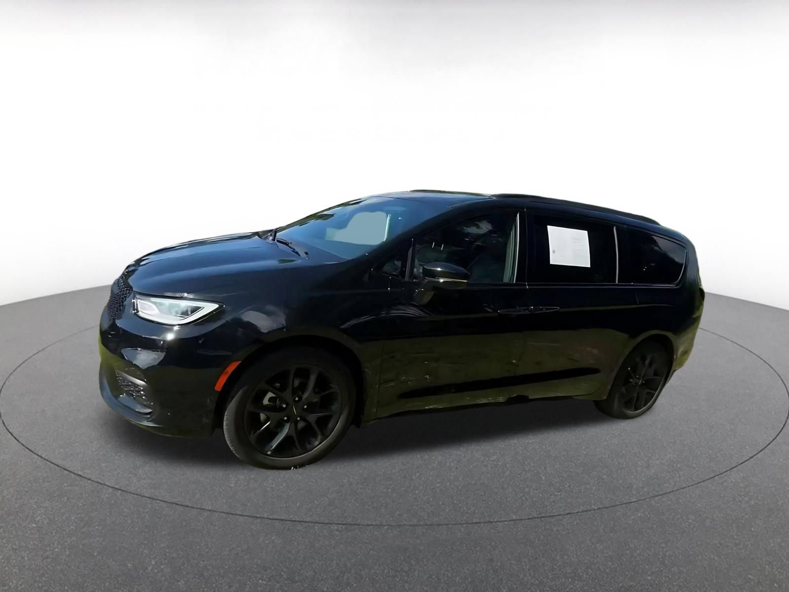 Used 2025 Chrysler Pacifica Limited FWD image 7
