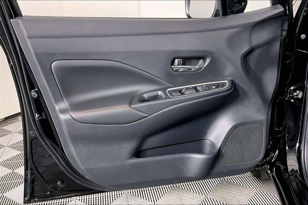 New 2025 Nissan Versa SR w/ Trunk Package image 40