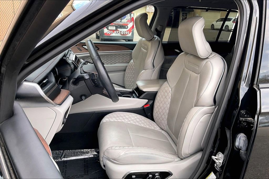 Used 2021 Jeep Grand Cherokee L Summit w/ Luxury Tech Group V image 25