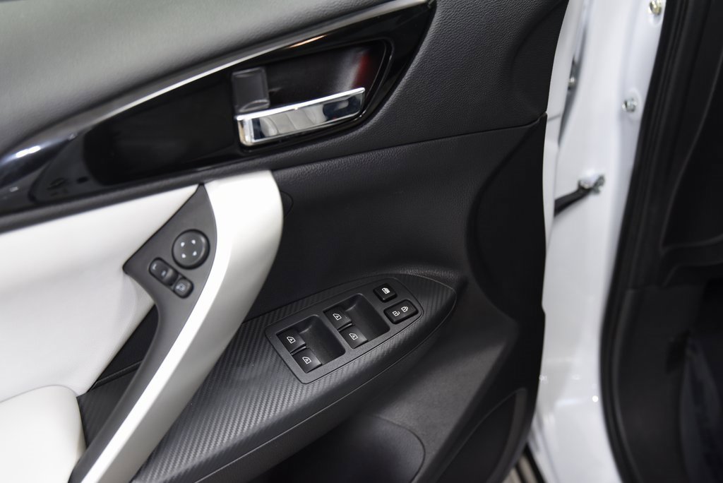 Used 2025 Mitsubishi Eclipse Cross SEL image 16