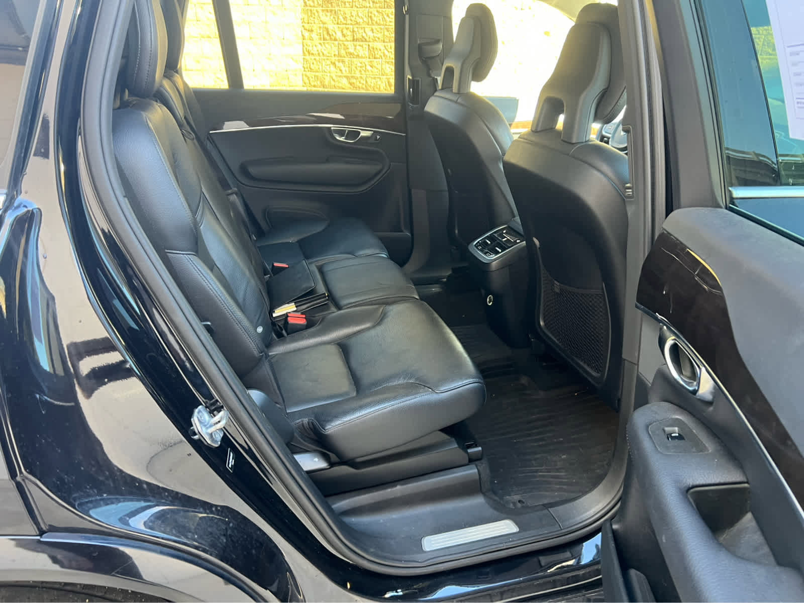 Used 2016 Volvo XC90 T6 Momentum w/ Momentum Plus Package image 5