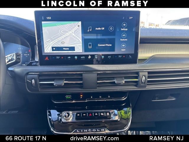 Used 2023 Lincoln Corsair Standard w/ Rear Removable Package Tray image 17