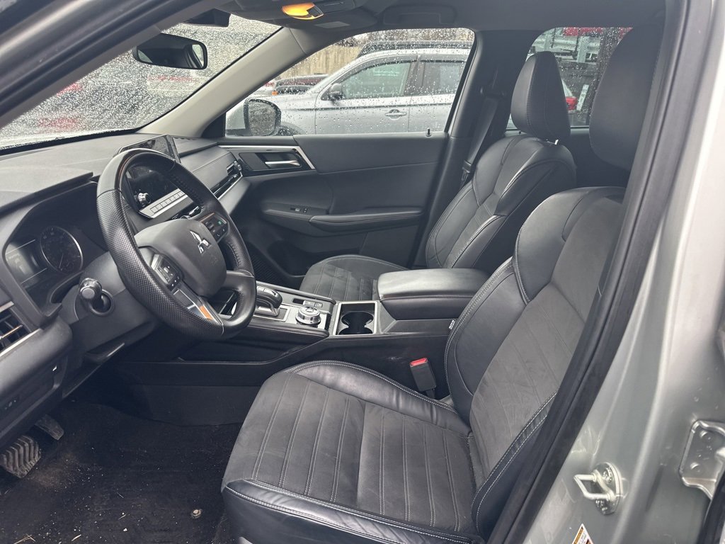 Used 2023 Mitsubishi Outlander SE image 10