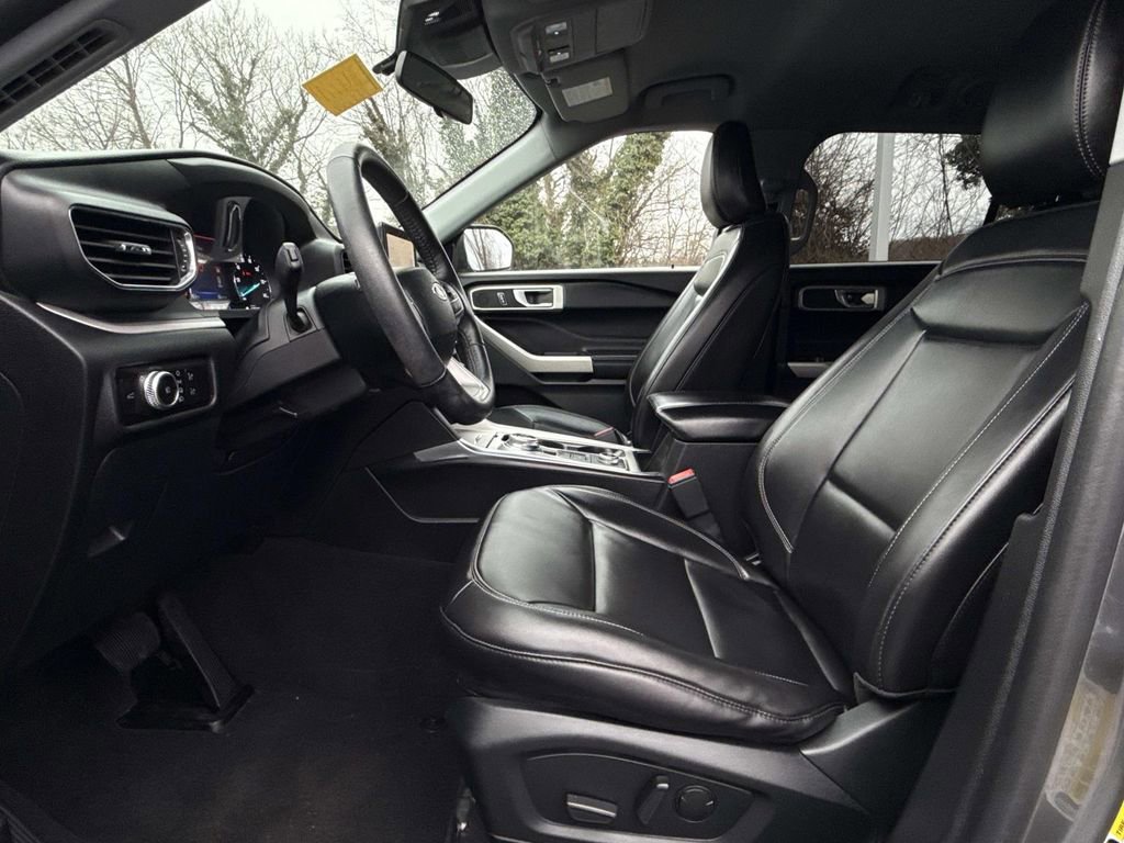 Used 2023 Ford Explorer XLT w/ Equipment Group 202A image 16