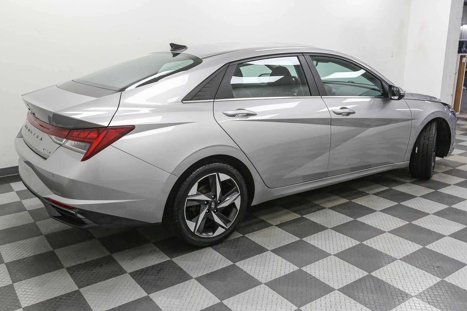Used 2023 Hyundai Elantra Limited FWD image 8