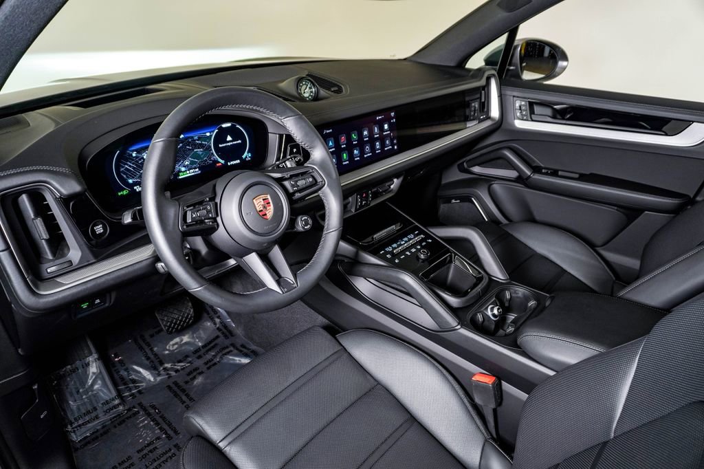 Certified 2025 Porsche Cayenne E-Hybrid AWD/4WD image 4