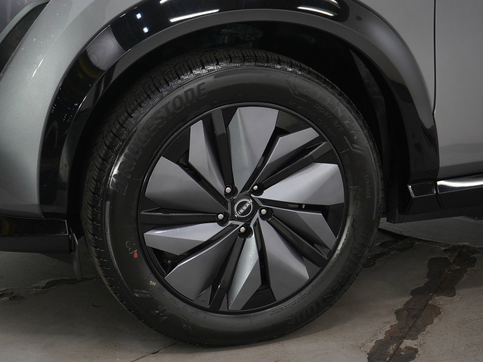 Used 2023 Nissan Ariya AWD image 28