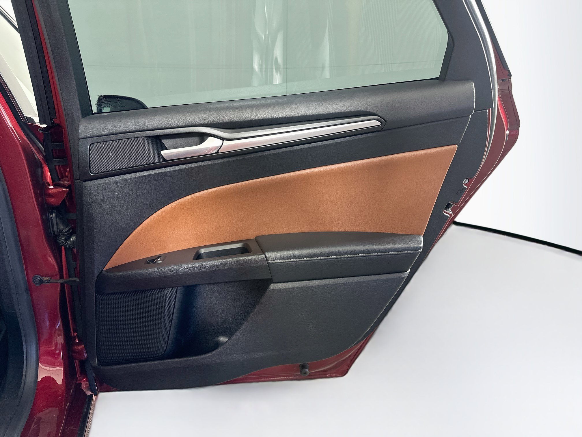 Used 2019 Ford Fusion Energi Titanium FWD image 30