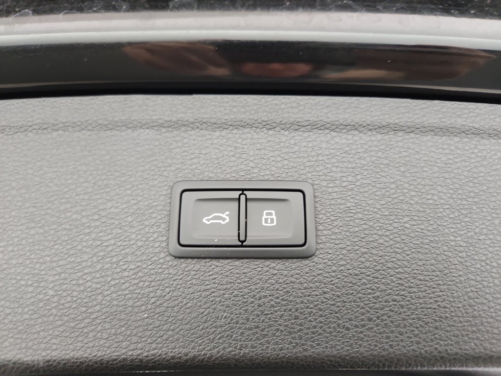 Used 2023 Audi Q5 2.0T Premium w/ Convenience Package image 40