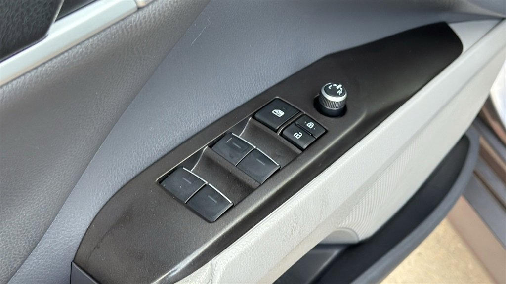 Used 2023 Toyota Camry XLE image 10
