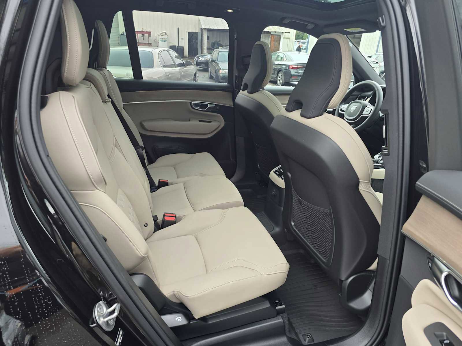 New 2026 Volvo XC90 T8 Plus w/ Protection Package Premier image 12