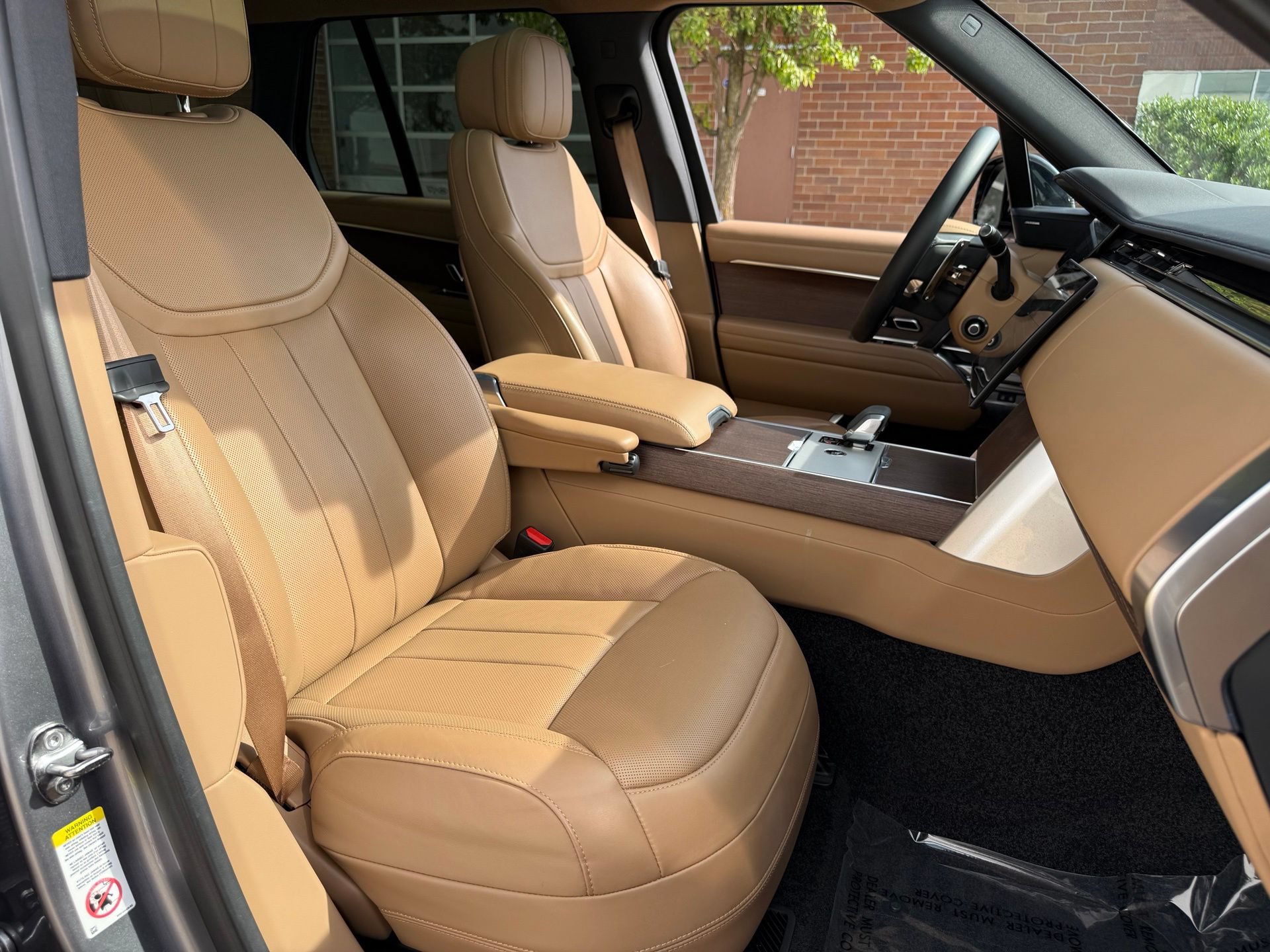 Used 2025 Land Rover Range Rover SE AWD/4WD image 28