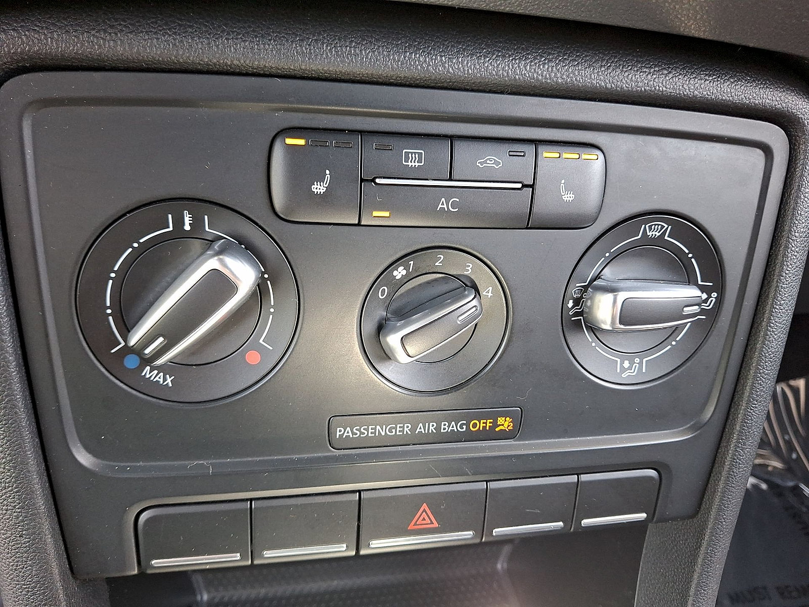 Used 2012 Volkswagen Beetle Turbo FWD image 16