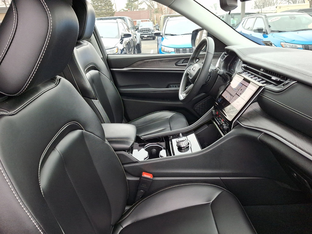 Used 2023 Jeep Grand Cherokee L Limited image 11