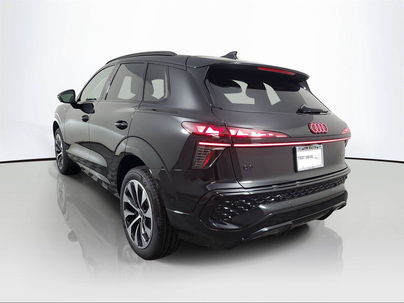 New 2026 Audi Q3 quattro 2.0T AWD/4WD image 4