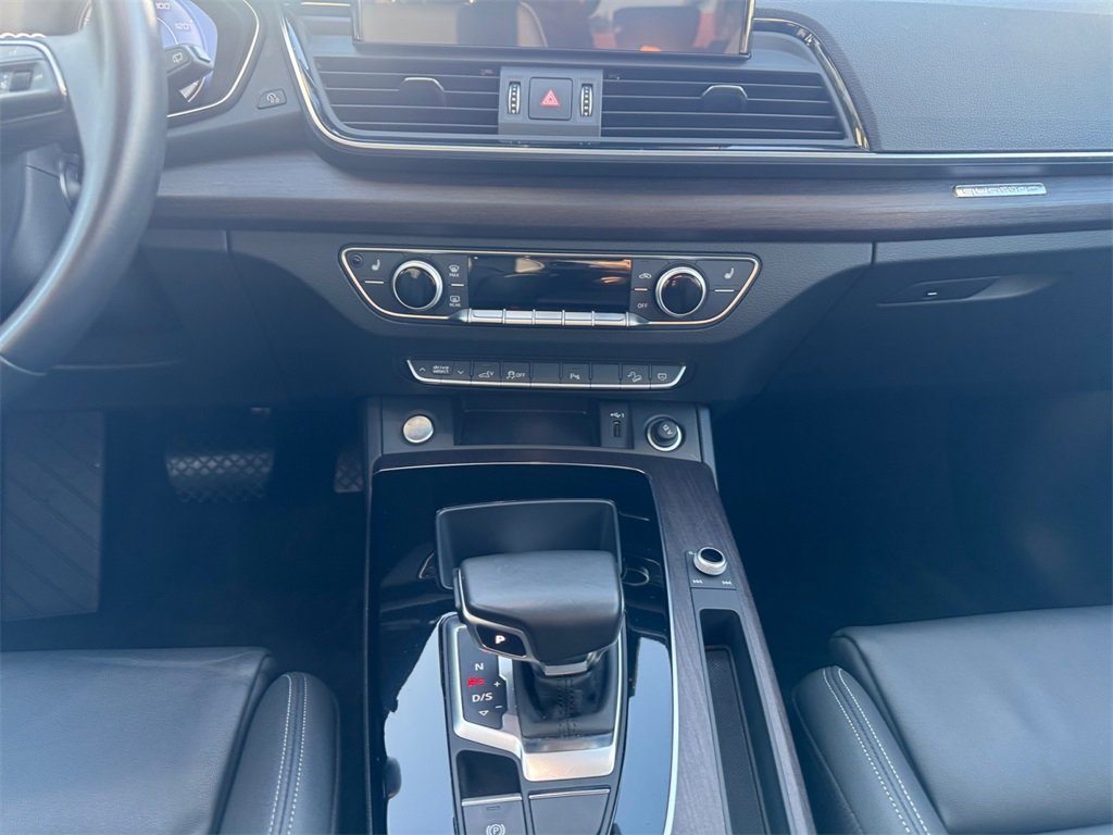 Used 2022 Audi Q5 e Premium w/ Convenience Package image 11