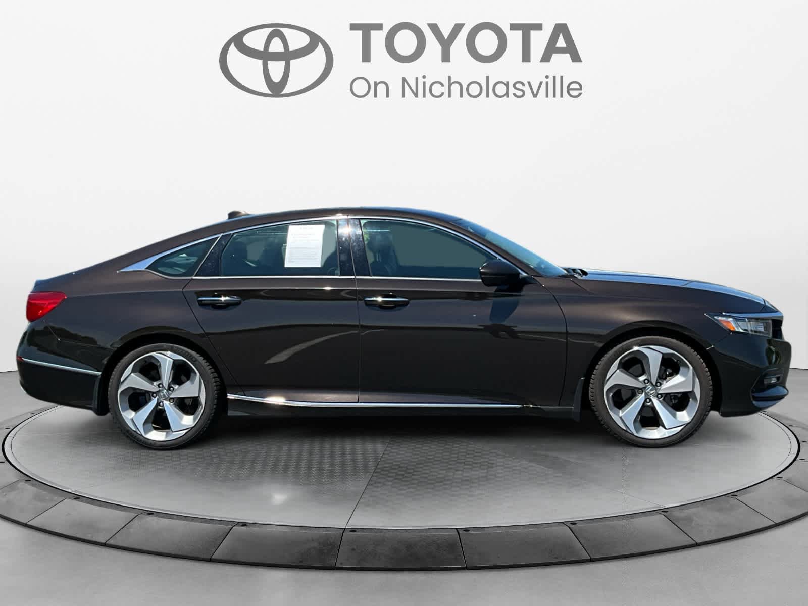 Used 2018 Honda Accord Touring image 7