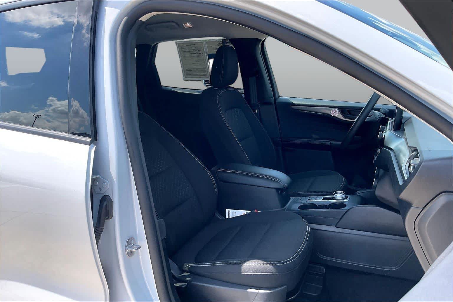 Used 2025 Ford Escape Active AWD/4WD image 9