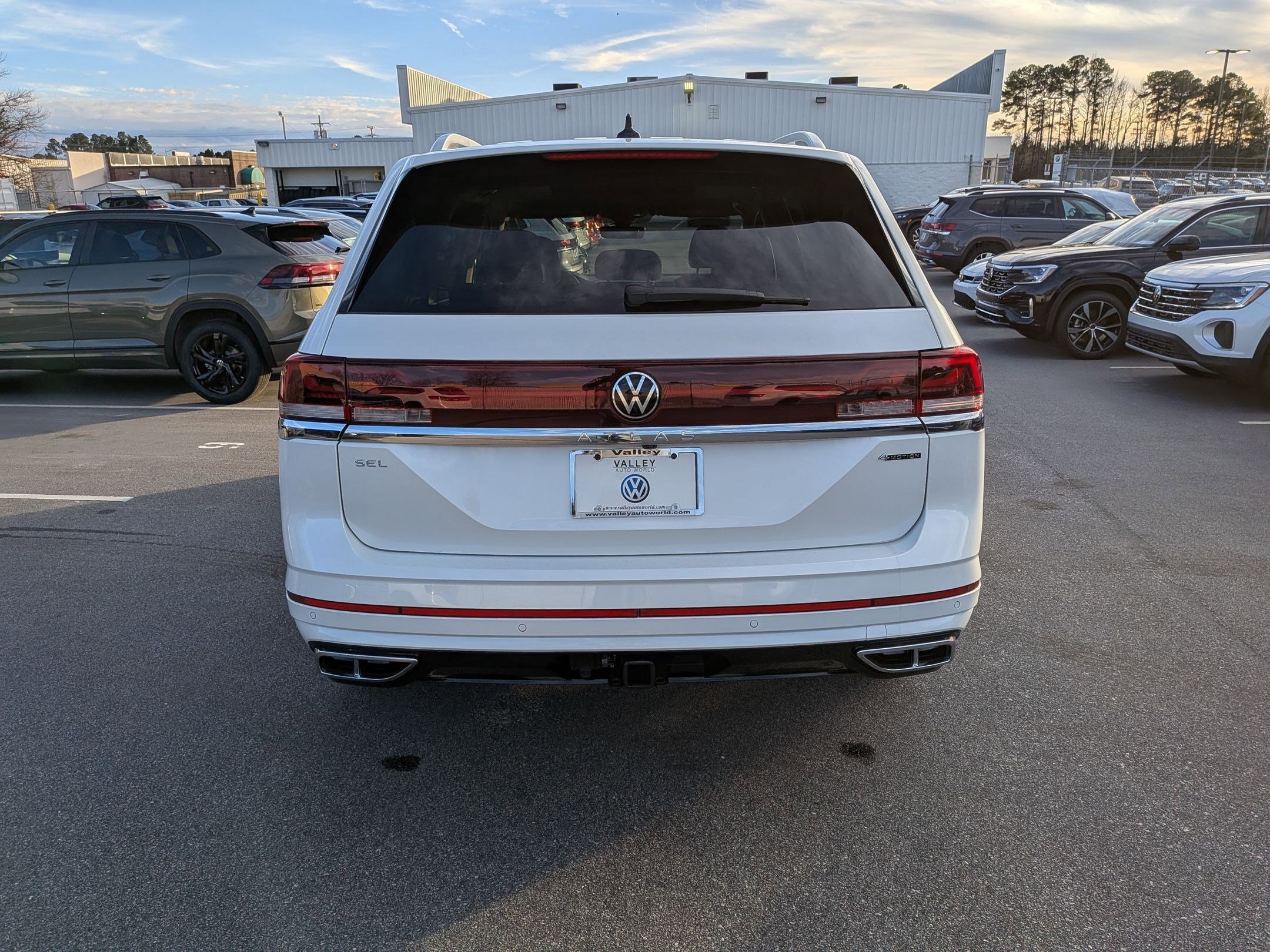 New 2026 Volkswagen Atlas SEL Premium R-Line AWD/4WD image 4