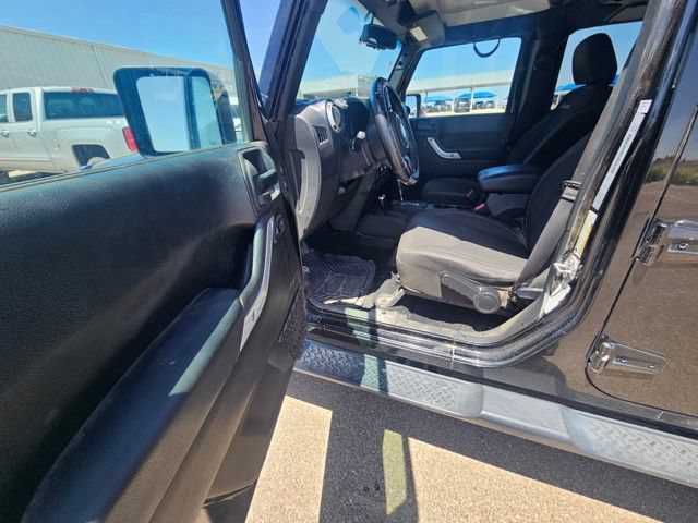 Used 2018 Jeep Wrangler Unlimited Sahara AWD/4WD image 9