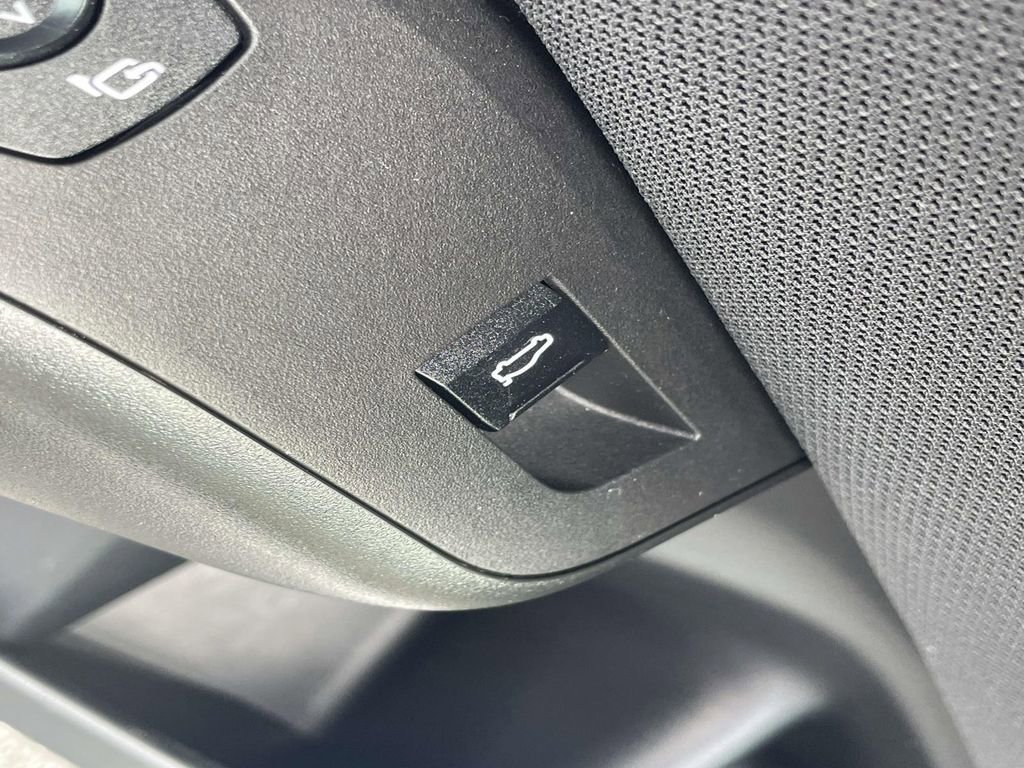 Used 2025 BMW X3 xDrive30i w/ Convenience Package image 17